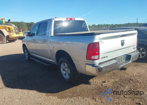 2017 Ram 1500 Slt 4X4 5'7 Box z USA, uszkodzony, nr VIN 1C6RR7LT2HS684942